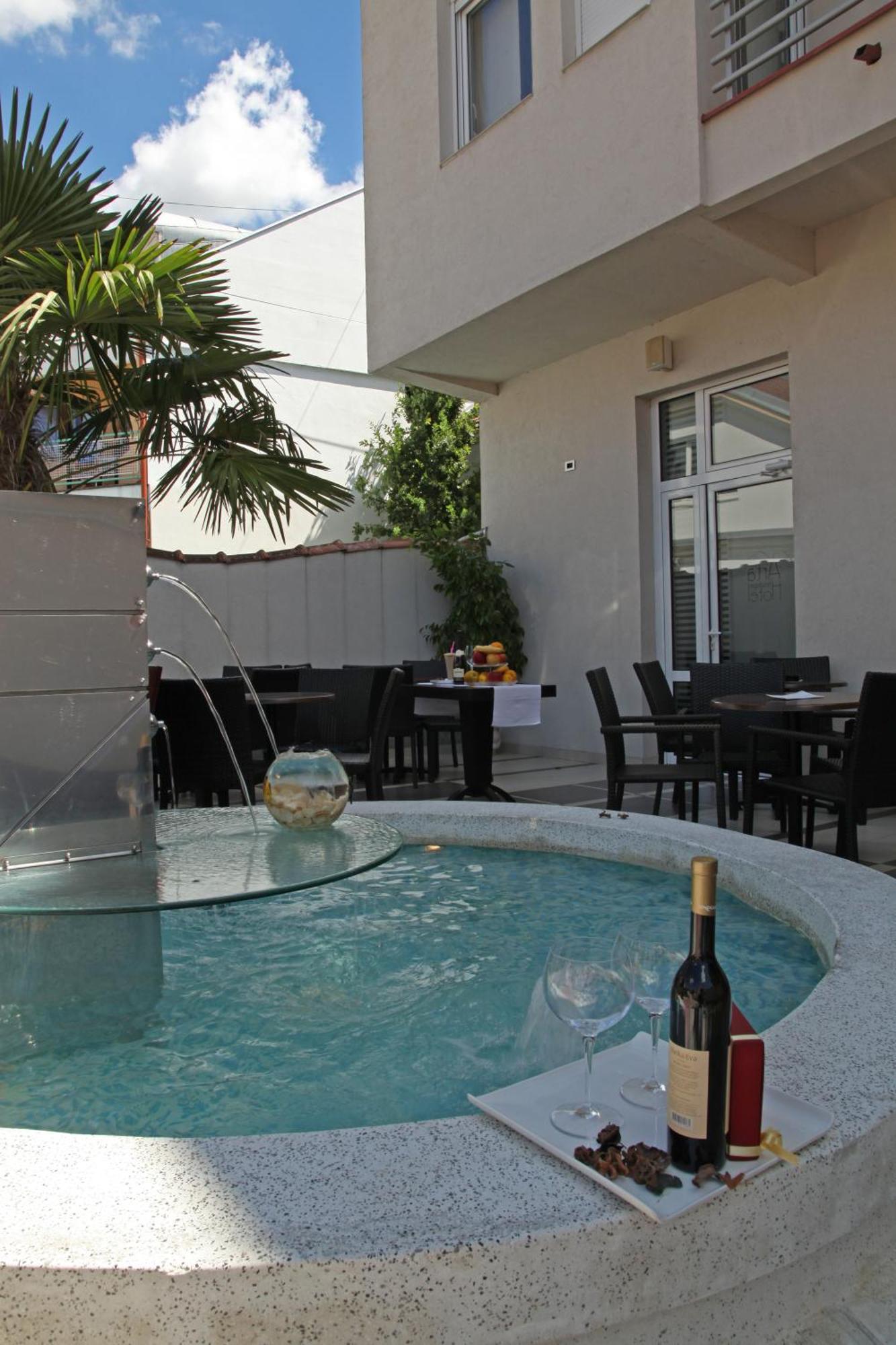 Garni Boutique Hotel Arta Novi Sad Exteriör bild